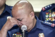 El director de la policía de Filipinas, Ronald De la Rosa, informa de la decapitación de un ciudadano alemán a manos del grupo yihadista Abu Sayyaf.-EFE / MARK R CRISTINO