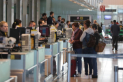 Mostradores de Vueling en el aeropuerto de El Prat. /-DANNY CAMINAL
