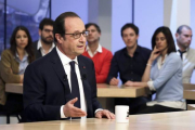 Francois Hollande  en una entrevista de Canal + en París.-Foto:   PHILIPPE WOJAZER / EFE