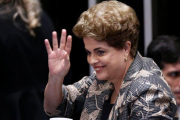 Dilma Rousseff acude a la última sesión de debate previa a la decisión del Senado de destituirla o no como presidenta del Brasil.-REUTERS / UESLEI MARCELINO