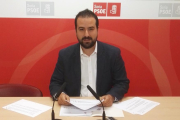 Ángel Hernández.-J. R. R.