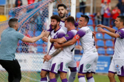 Los jugadores del Numancia celebran el gol de Agüero que certificaba el triunfo en Teruel. ÁREA 11