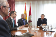 El consejero de la Presidencia, José Antonio de Santiago-Juárez, se reúne con el presidente de la Asociación de Víctimas del Terrorismo de Castilla y León, Juan José Aliste-ICAL