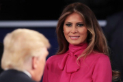 Melania Trump mira a su marido, tras el segundo debate de candidatos a la Casa Blanca, el pasado 9 de octubre.-AFP / SCOTT OLSON