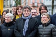 Clara Ponsatí, Carles Puigdemont y Elsa Artadi, el pasado viernes en Bruselas.-/ EFE / STEPHANIE LECOCQ