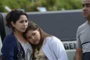 Familiares de los tripulantes del submarino en la base naval de Mar del Plata.-AP / MARINA DEVO