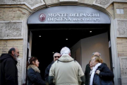 Oficina del Monte Dei Paschi en Roma.-