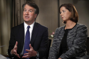 El juez Brett Kavanaugh, junto a su esposa Ashley Estes Kavanaugh, durante una entrevista con la cadena Fox.-AP