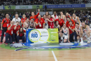 Las jugadoras de la selección posan tras clasificarse para Río.-FEB