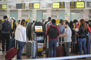 Colas de facturación de Vueling.-DANNY CAMINAL