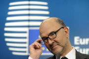 Comisario de Asuntos Económicos, Pierre Moscovici durante la rueda de premsa de este lunes.-Foto:   ERIC VIDAL / REUTERS