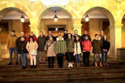 Parte de los Jurados voluntarios de 2018 posan tras el encuentro en el Consistorio.-Mario Tejedor