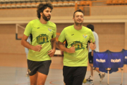 Sevillano y Manu Salvador durante un entrenamiento del equipo.-VALENTÍN GUISANDE