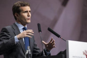Pablo Casado, este martes, durante su intervención en el congreso de la Empresa Familiar que se celebra en València.-MIGUEL LORENZO