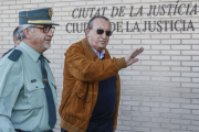 El exdirigente del PP Carlos Fabra a la salida de la Audiencia Provincial, en noviembre del 2014.-MIGUEL LORENZO