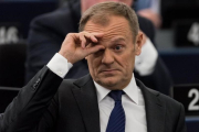 El presidente del Cosejo Europeo, Donald Tusk, pronuncia su discurso sobre el brexit  en el Parlamento Europeo, en Estrasburgo.-/ EFE / PATRICK SEEGER