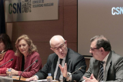 Los consejeros del CSN Cristina Narbona, Rosario Velasco y Fernando Marti Scharfhausen y Fernando Castelló.-ICAL