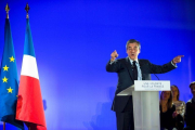 Francois Fillon interviene en un mitin en Cournon-d'Auvergne, en el centro de Francia, el viernes 7 de abril.-AFP / THIERRY ZOCCOLAN