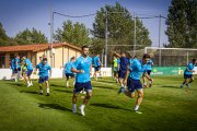 Roberto Llorente dirige un entrenamiento del Numancia en la ciudad deportiva. MARIO TEJEDOR