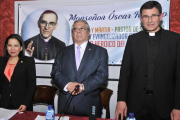 Laura Marlene Morán, Jorge Alberto Palencia y Ángel Hernández en la clausura.-VALENTÍN GUISANDE
