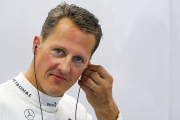 Michael Schumacher, antes de una sesión de entrenamiento en el circuito urbano de Marina Bay en Singapur, en el 2012.-Foto: EFE / DIEGO AZUBEL