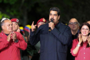 Maduro se dirige a sus seguidores tras anunciar la victoria en las elecciones a gobernadores.-REUTERS