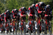 El BMC Racing Team durante la contrarreloj.-BENOIT TESSIER / REUTERS