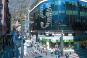 Oficinas de una entidad bancaria en el centro de Andorra la Vella. /-TONY LARA