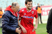 Antonio Tomás en el momento de abandonar el terreno de juego del Jaén. / ÁREA 11-