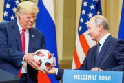 Trump y Putin, durante la rueda de prensa que concedieron tras su encuentro en Helsinki el pasado julio.-MAURI RATILAINEN (EFE)