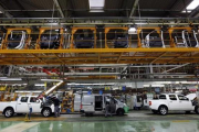 Línea de montaje en la fábrica de Nissan.-REUTERS / ALBERT GEA