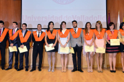 Grupo de alumnos de ADE y Relaciones Laborales que se graduaron ayer. / ÁLVARO MARTÍNEZ-