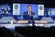 Florentino Pérez, durante su intervención de apertura de la asamblea de compromisarios.-PACO CAMPOS / EFE