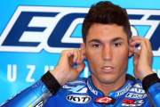 Aleix Espargaró se prepara para los entrenamientos de Silverstone.-EFE / TIM KEETON