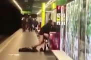Sexo en el metro de Barcelona.-