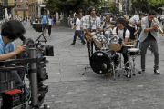 Un momento del rodaje del anuncio en la plaza Mayor de Segovia. / ROSA BLANCO-