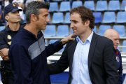 Pep Martí y Jagoba Arrasate se saludan antes del encuentro de ayer.-ÁREA 11