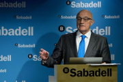 El presidente de Banc Sabadell, Josep Oliu.-FERRAN NADEU