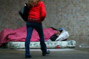 Personas sintecho durmiendo en las calles de Buenos Aires, Argentina.-REUTERS