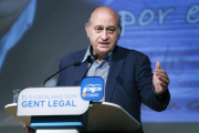 El ministro de Interior, Jorge Fernández Díaz, durante su intervención en el acto de presentación del candidato del PPC a la alcaldía de Sabadell, Esteban Gesa.-Foto: EFE