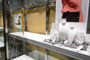 Imagen de la joyería desvalijada en el Centro Comercial Camaretas.-HDS