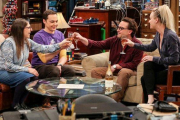 Mayim Bialik (Amy), Jim Parsons (Sheldon), Johnny Galecki (Leonard) y Kaley Cuoco (Penny), en la última temporada de The Big Bang theory.-TNT