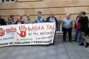 Concentración ayer en Subdelegación.-CEDIDA