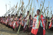 Mujeres suazíes celebrando una tradicional ceremonia de danza.-OBED ZILWA (AP)