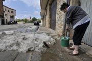 Los agredeños limpiaron la granizada de las calles-V.G.