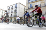 Más de 700 personas participan en el Día de la Bici. / D.M.-