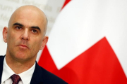 l ministro del Interior suizo, Alain Berset, en la rueda de prensa tras conocerse los resultados del referéndum.-REUTERS / RUBEN SPRICH