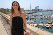 Carlota Pi, cofundadora de Holaluz, posa en la terraza de la sede de la empresa en el Palau de Mar, en Barcelona.-RICARD CUGAT