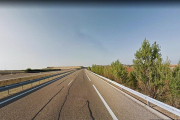Imagen de un trozo de la A-66, entre Benavente y León, en la que se puede ver su mal estado.-- EL MUNDO