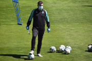 El técnico rojillo Álex Huerta. L.A.T.